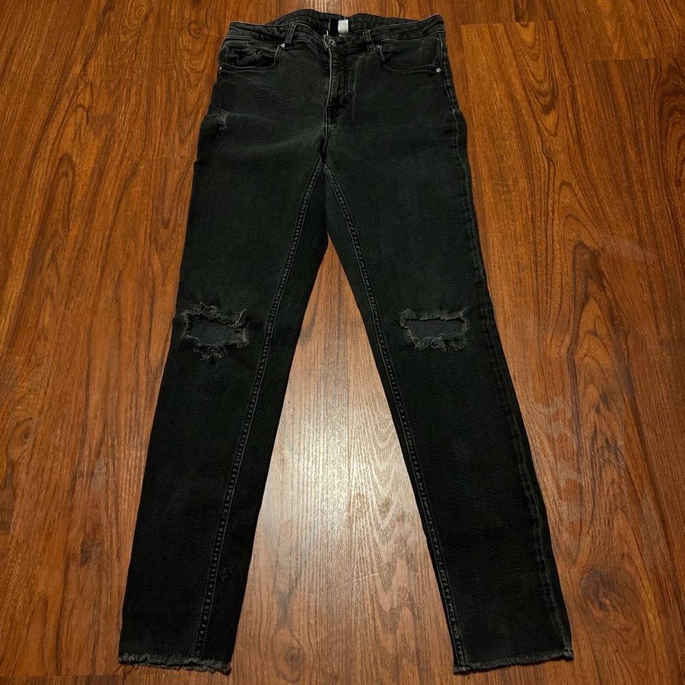 Black Distressed Women's Jeans